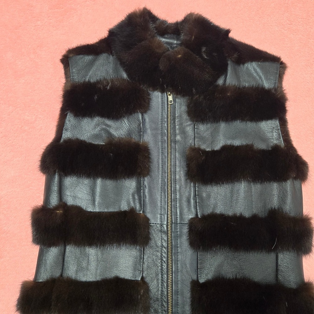 Black Fur Panel Zip Front Sleeveless Vest Women's Size S/M Material Unknown - Picture 3 of 15